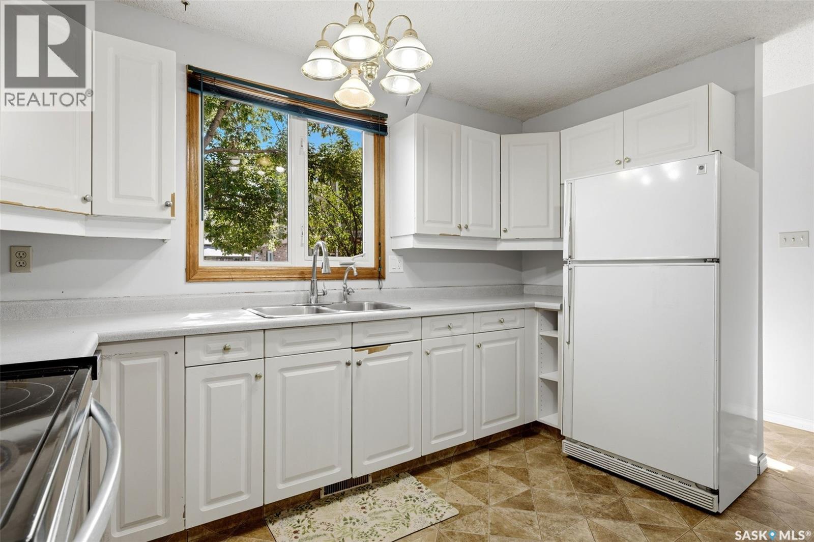 98 Oakview Drive, Regina, SK