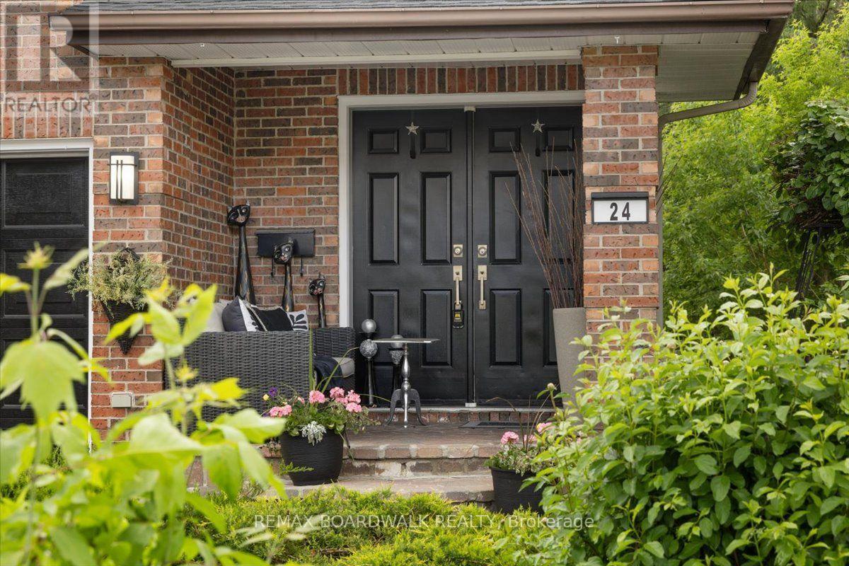 24 Hackett Street, Ottawa, ON