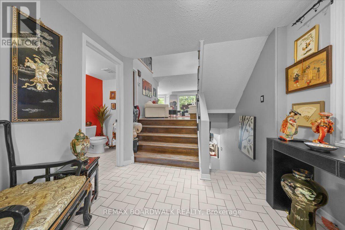 24 Hackett Street, Ottawa, ON
