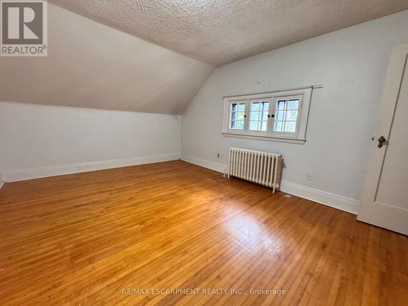 62 Plains Road E, Burlington, ON