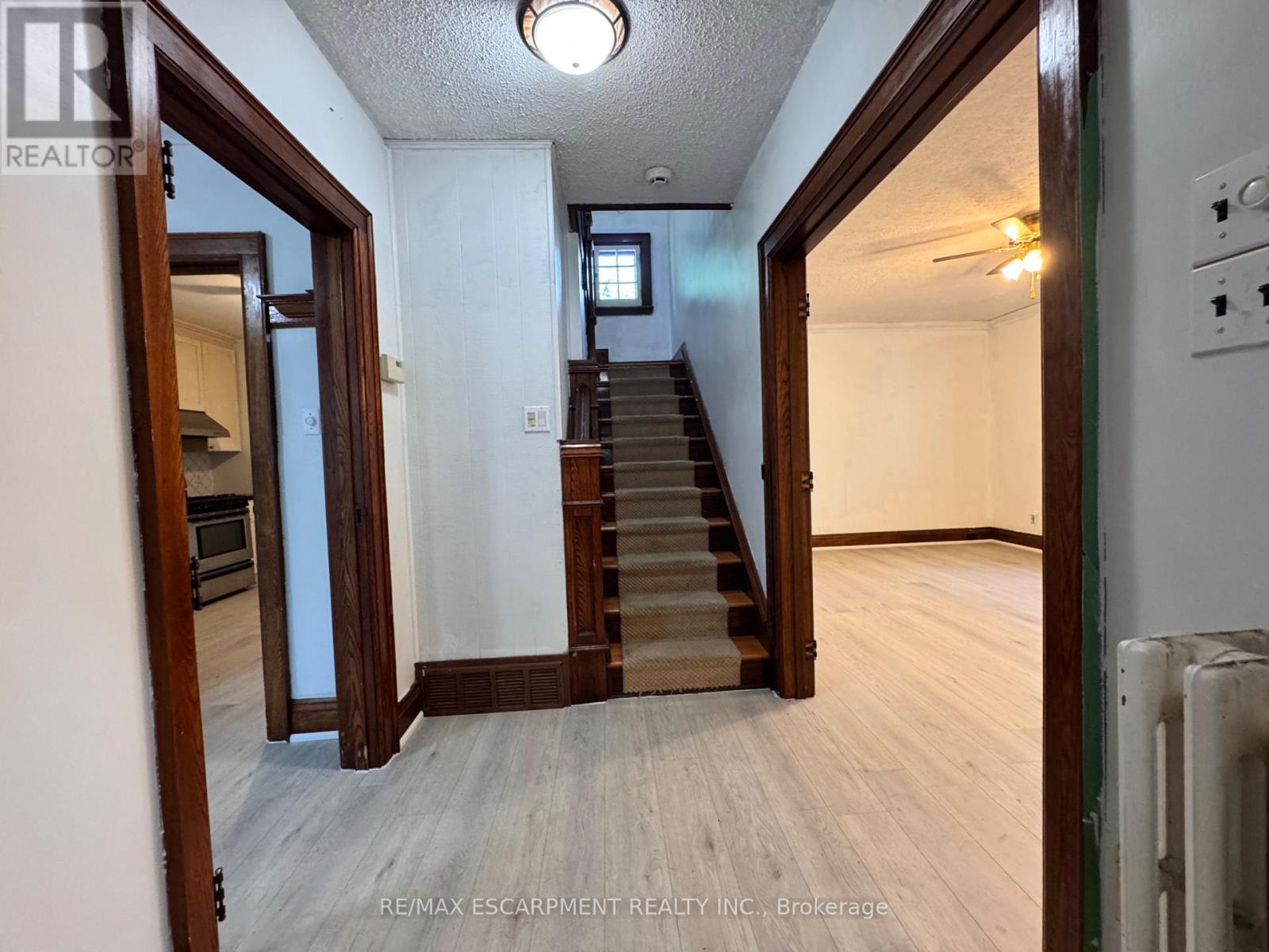 62 Plains Road E, Burlington, ON
