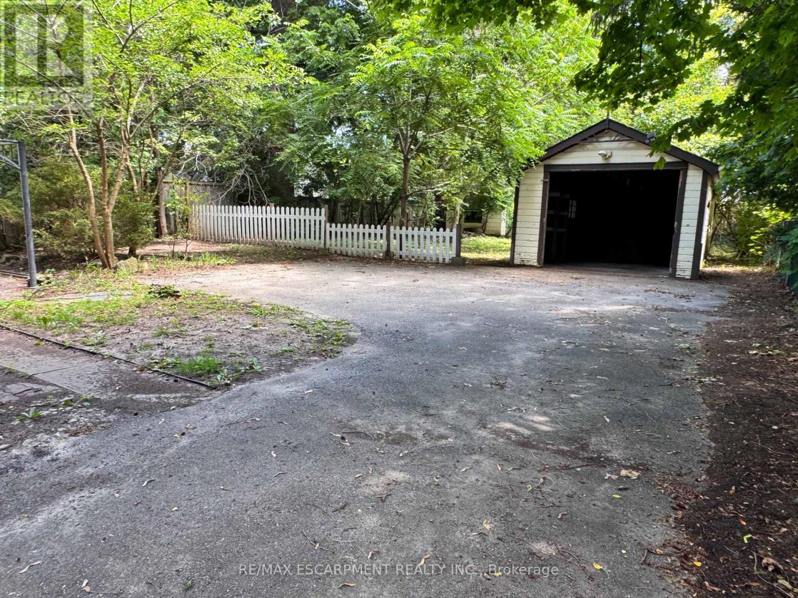 62 Plains Road E, Burlington, ON