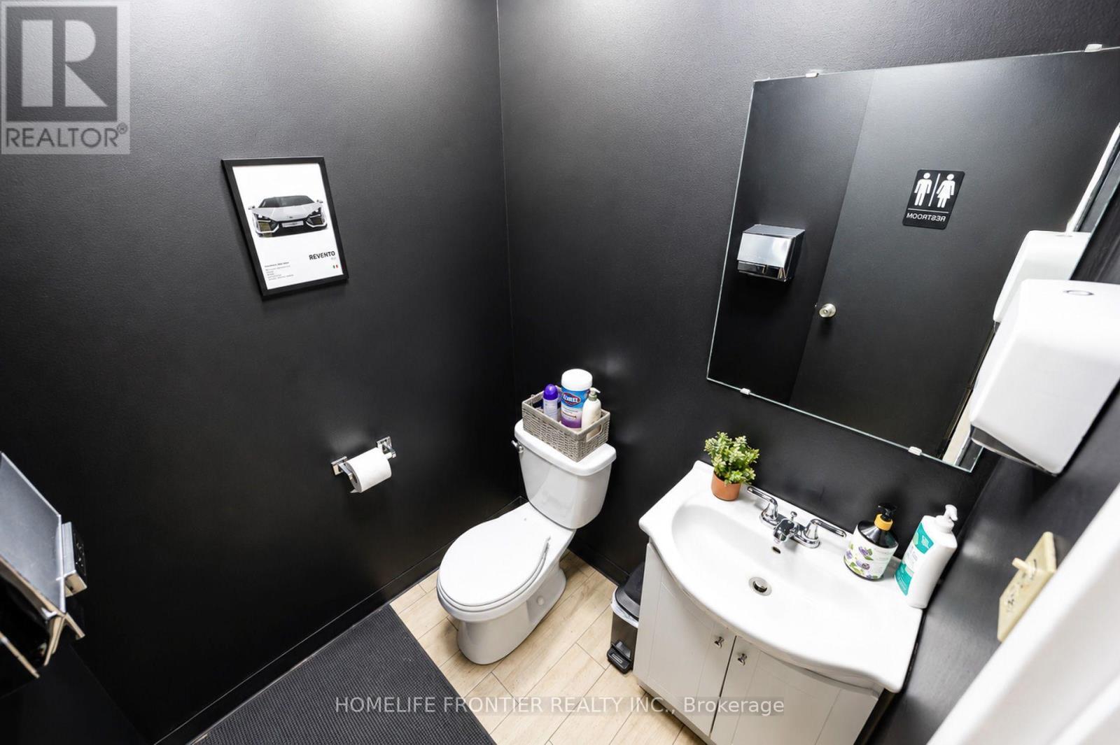 1077 Britannia Road E, Mississauga, ON
