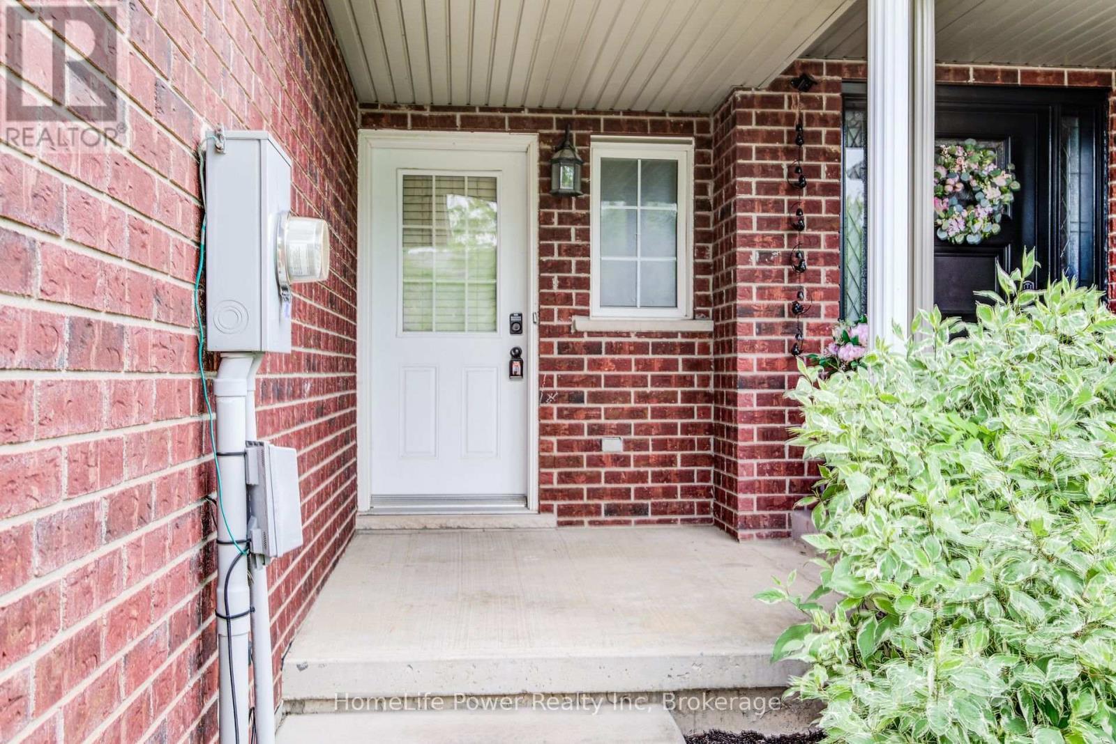 208 Featherstone Crescent, Kitchener, ON