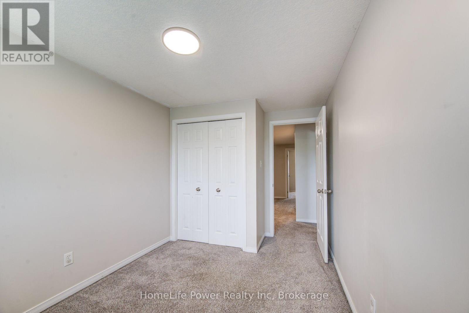 208 Featherstone Crescent, Kitchener, ON