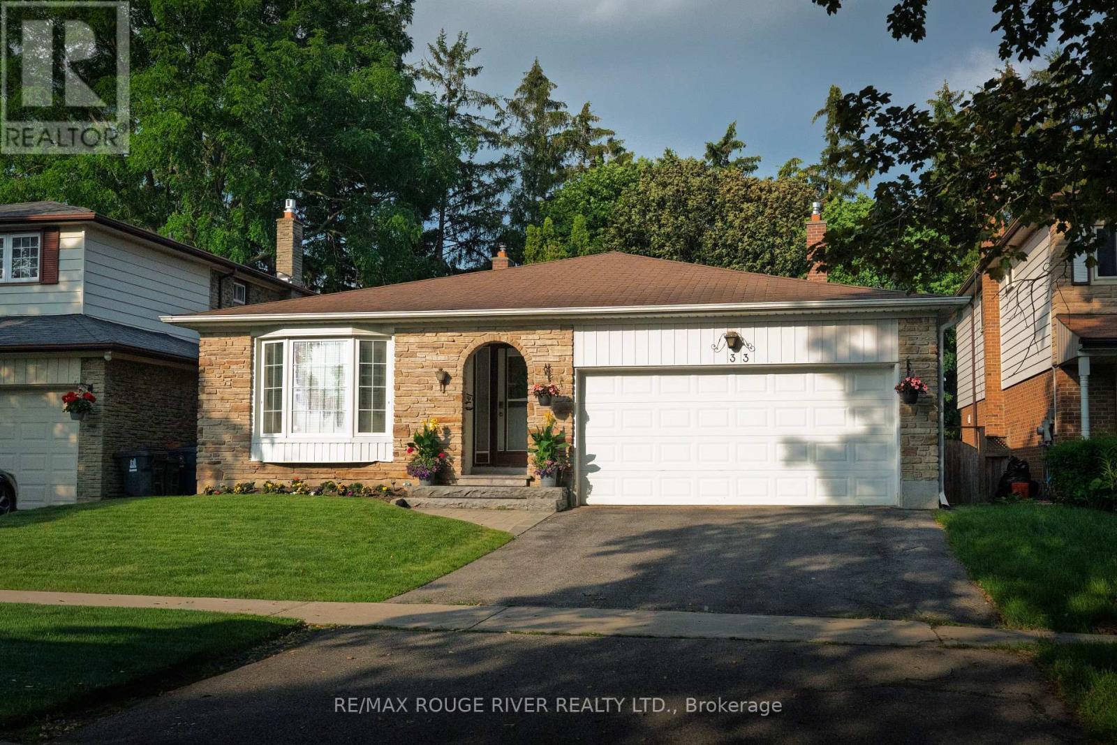 33 Pepper Tree Drive, Toronto, ON - Outdoor