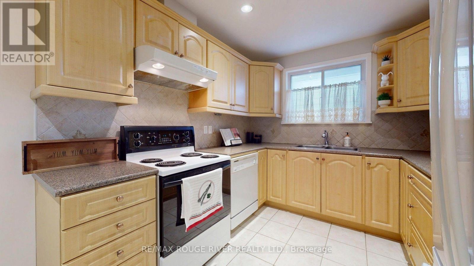 33 Pepper Tree Drive, Toronto, ON - Indoor Photo Showing Kitchen With Double Sink