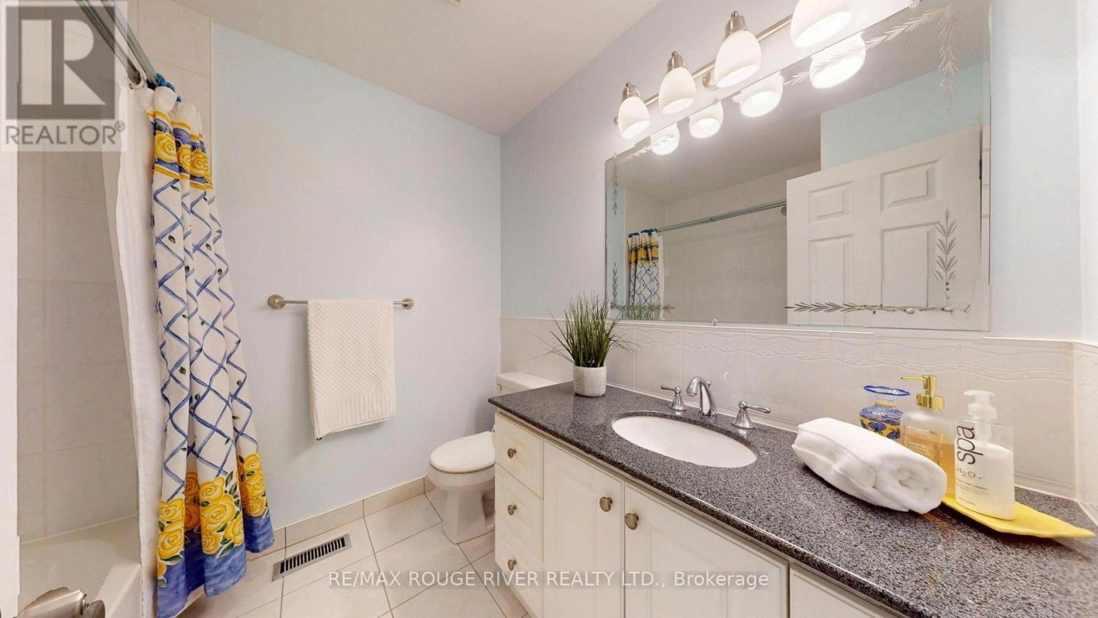 33 Pepper Tree Drive, Toronto, ON - Indoor Photo Showing Bathroom