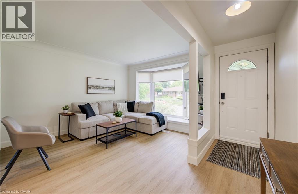 21 Culham Drive, Cambridge, ON - Indoor Photo Showing Living Room