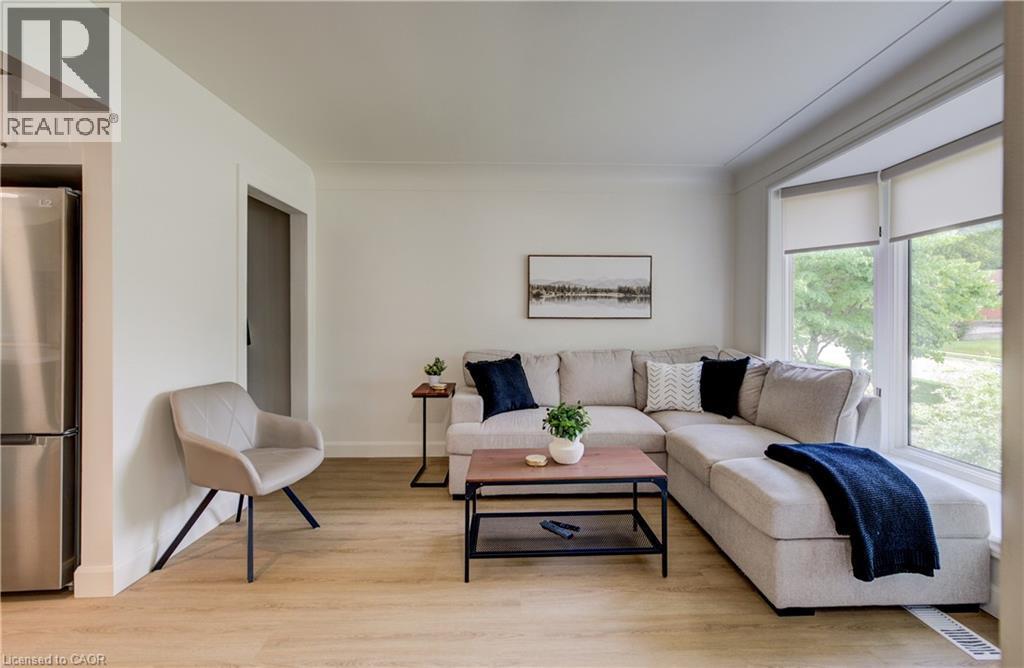 21 Culham Drive, Cambridge, ON - Indoor Photo Showing Living Room