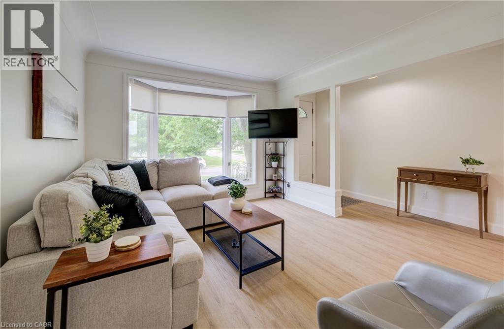 21 Culham Drive, Cambridge, ON - Indoor Photo Showing Living Room