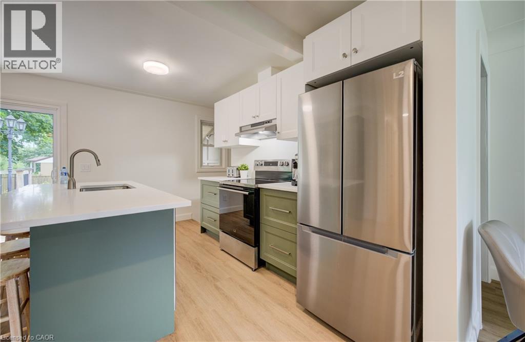 21 Culham Drive, Cambridge, ON - Indoor Photo Showing Kitchen