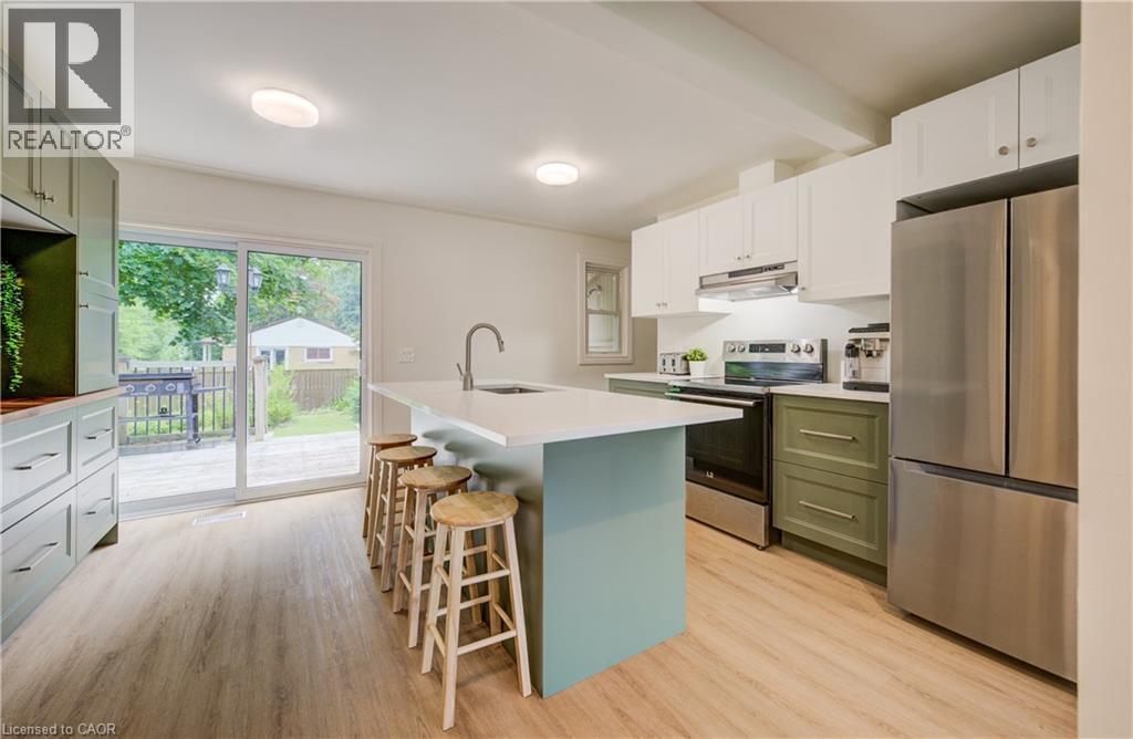 21 Culham Drive, Cambridge, ON - Indoor Photo Showing Kitchen With Upgraded Kitchen