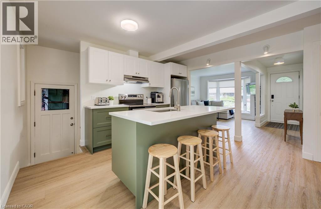 21 Culham Drive, Cambridge, ON - Indoor Photo Showing Kitchen With Upgraded Kitchen