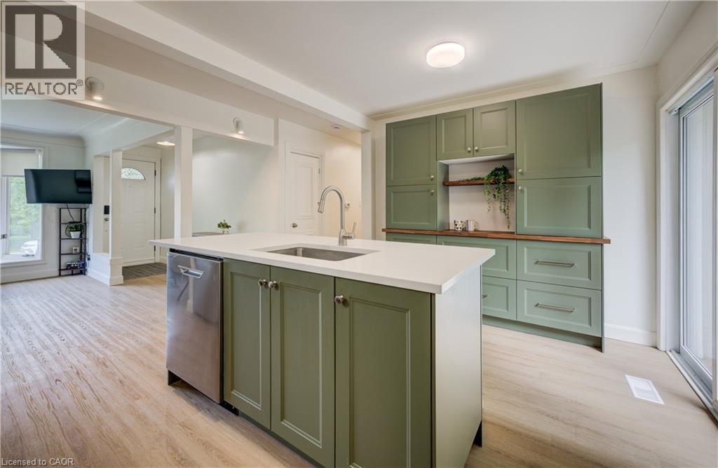 21 Culham Drive, Cambridge, ON - Indoor Photo Showing Kitchen