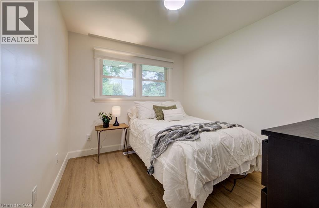 21 Culham Drive, Cambridge, ON - Indoor Photo Showing Bedroom