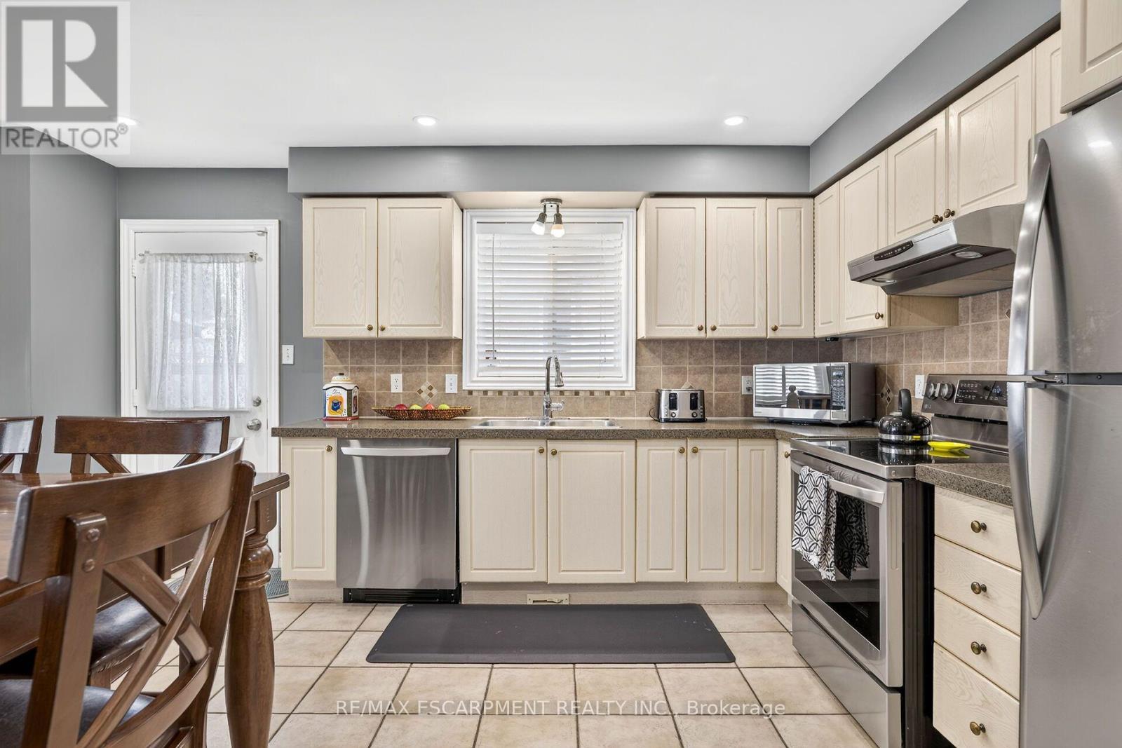 51 Cabriolet Crescent, Hamilton, ON
