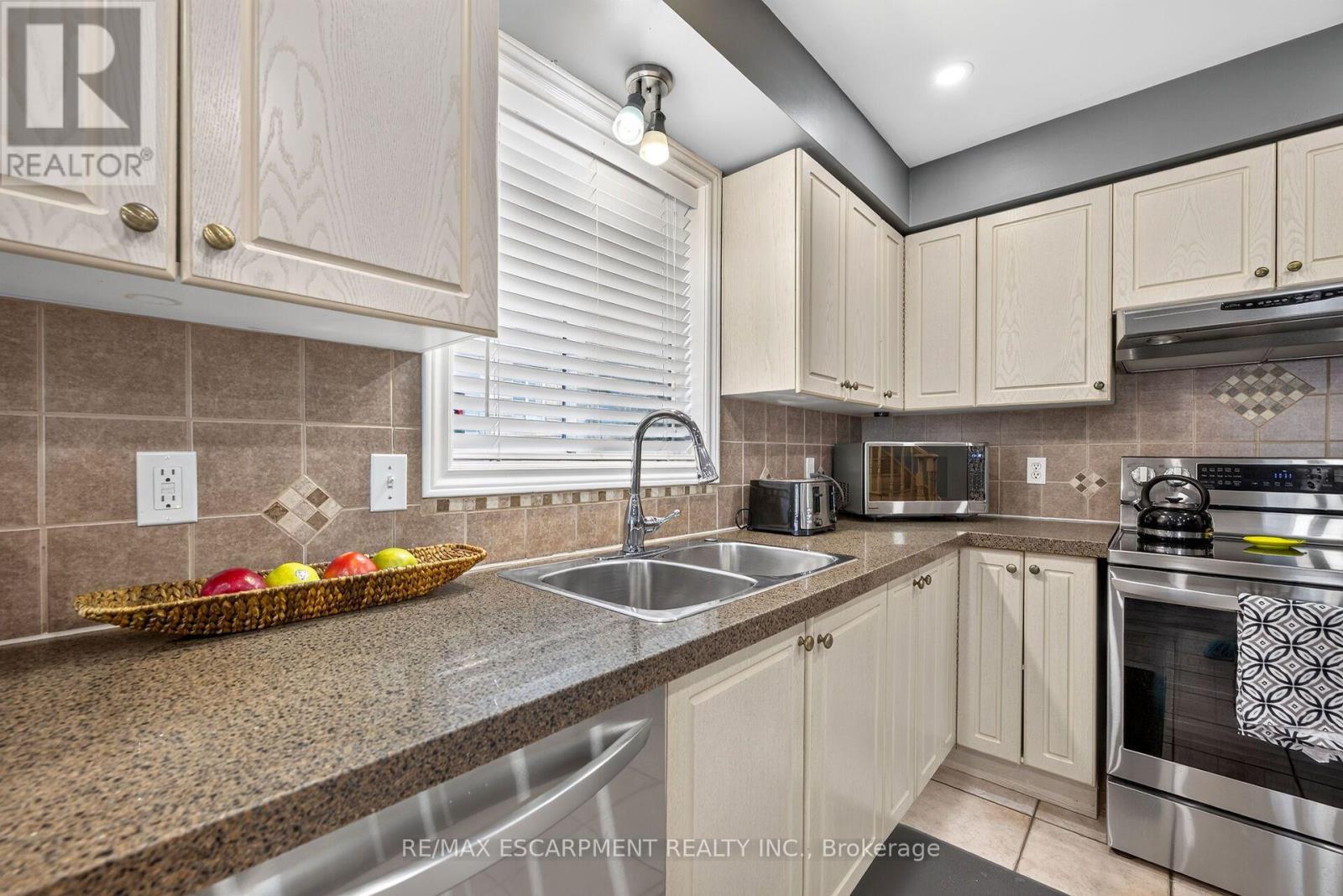 51 Cabriolet Crescent, Hamilton, ON