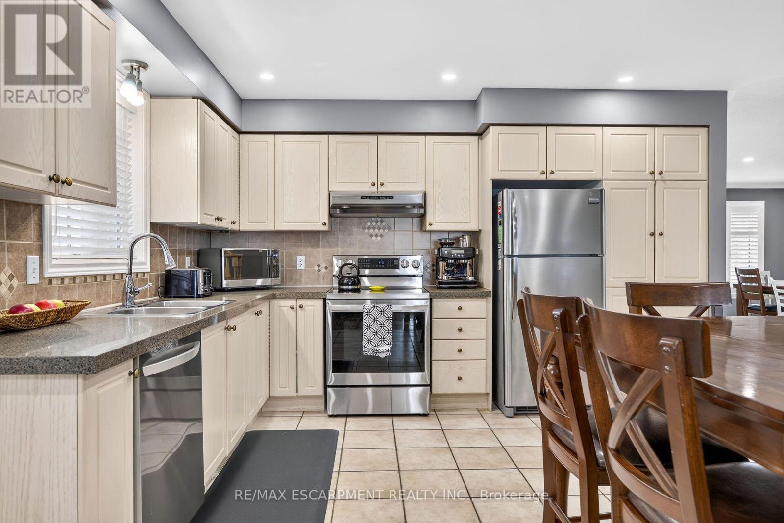 51 Cabriolet Crescent, Hamilton, ON