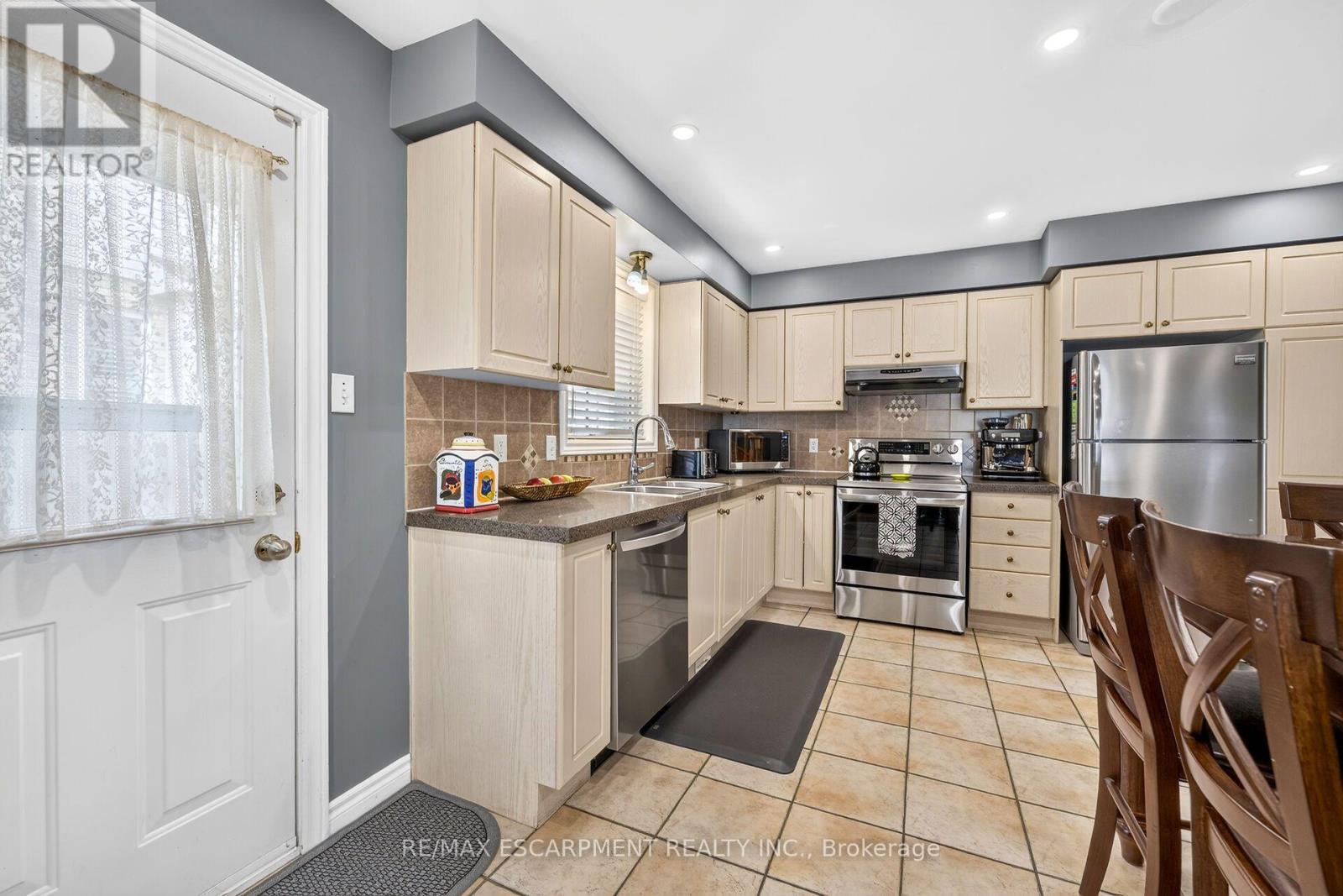 51 Cabriolet Crescent, Hamilton, ON