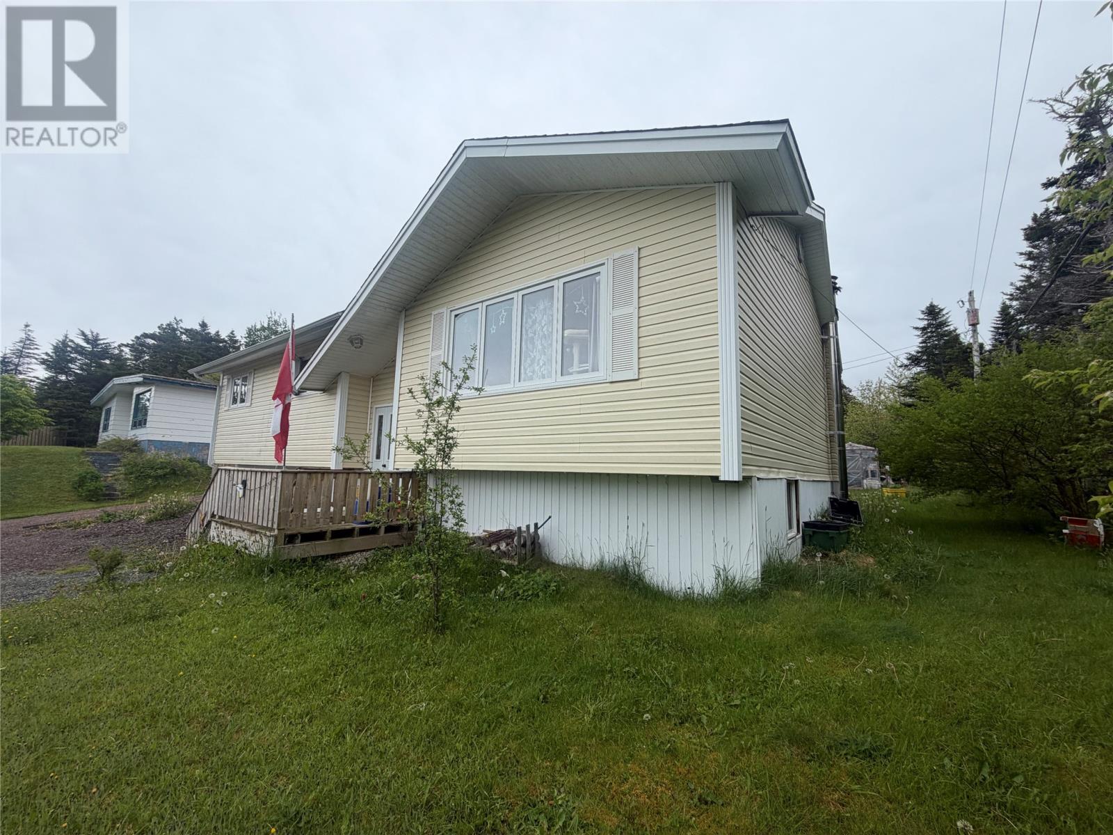 231-233 Creston Boulevard, Creston, NL - Outdoor