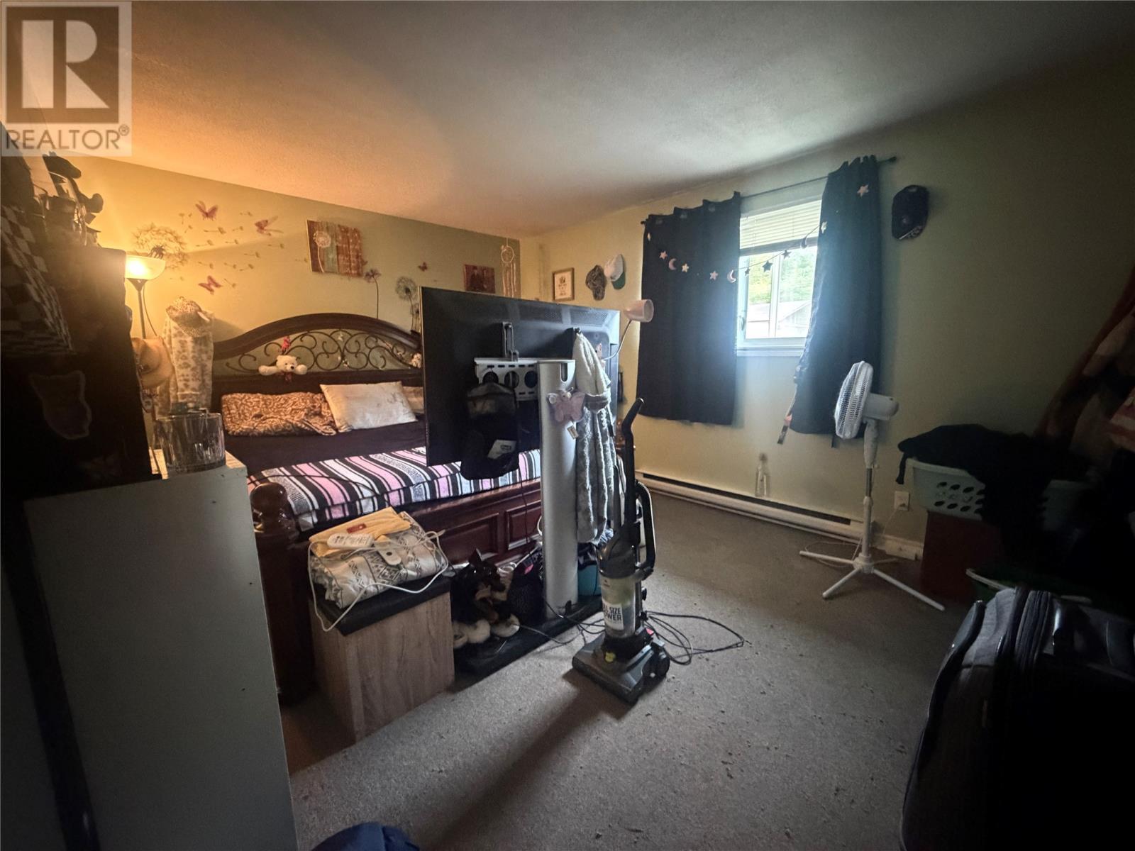 231-233 Creston Boulevard, Creston, NL - Indoor
