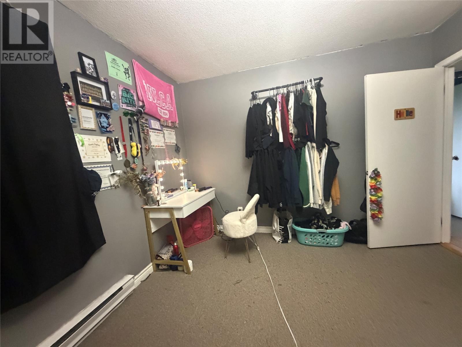231-233 Creston Boulevard, Creston, NL - Indoor