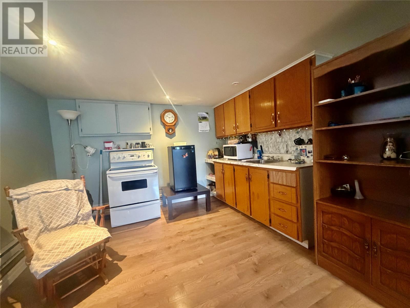 bachelor pad. No bedrooms in the basement - 231-233 Creston Boulevard, Creston, NL - Indoor Photo Showing Kitchen