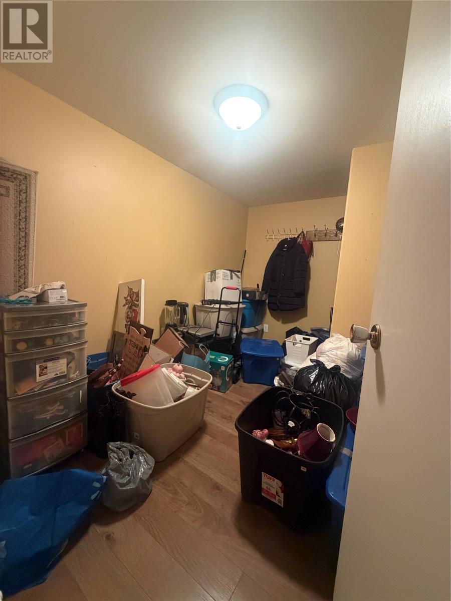 231-233 Creston Boulevard, Creston, NL - Indoor