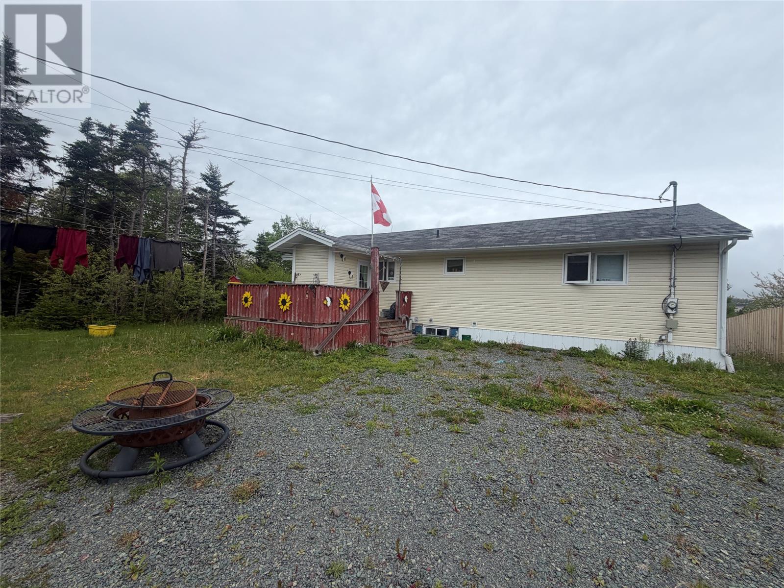 231-233 Creston Boulevard, Creston, NL - Outdoor
