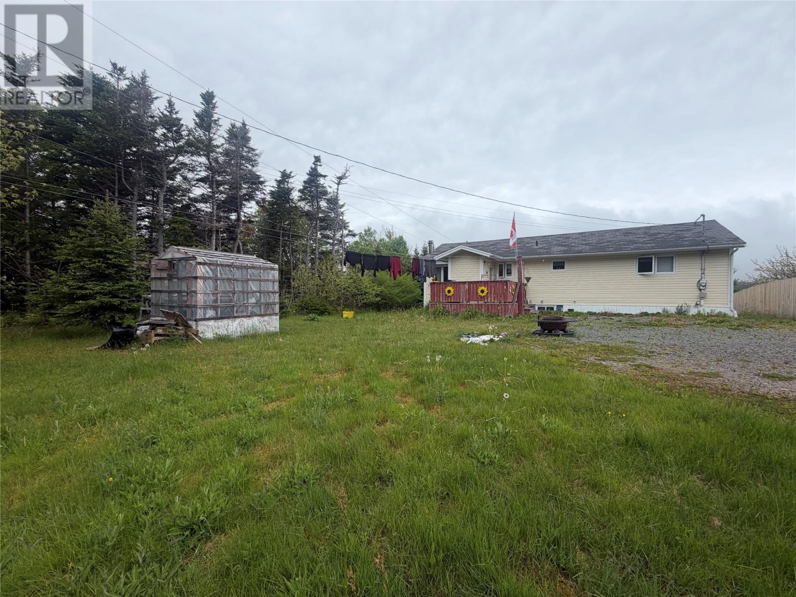 231-233 Creston Boulevard, Creston, NL - Outdoor