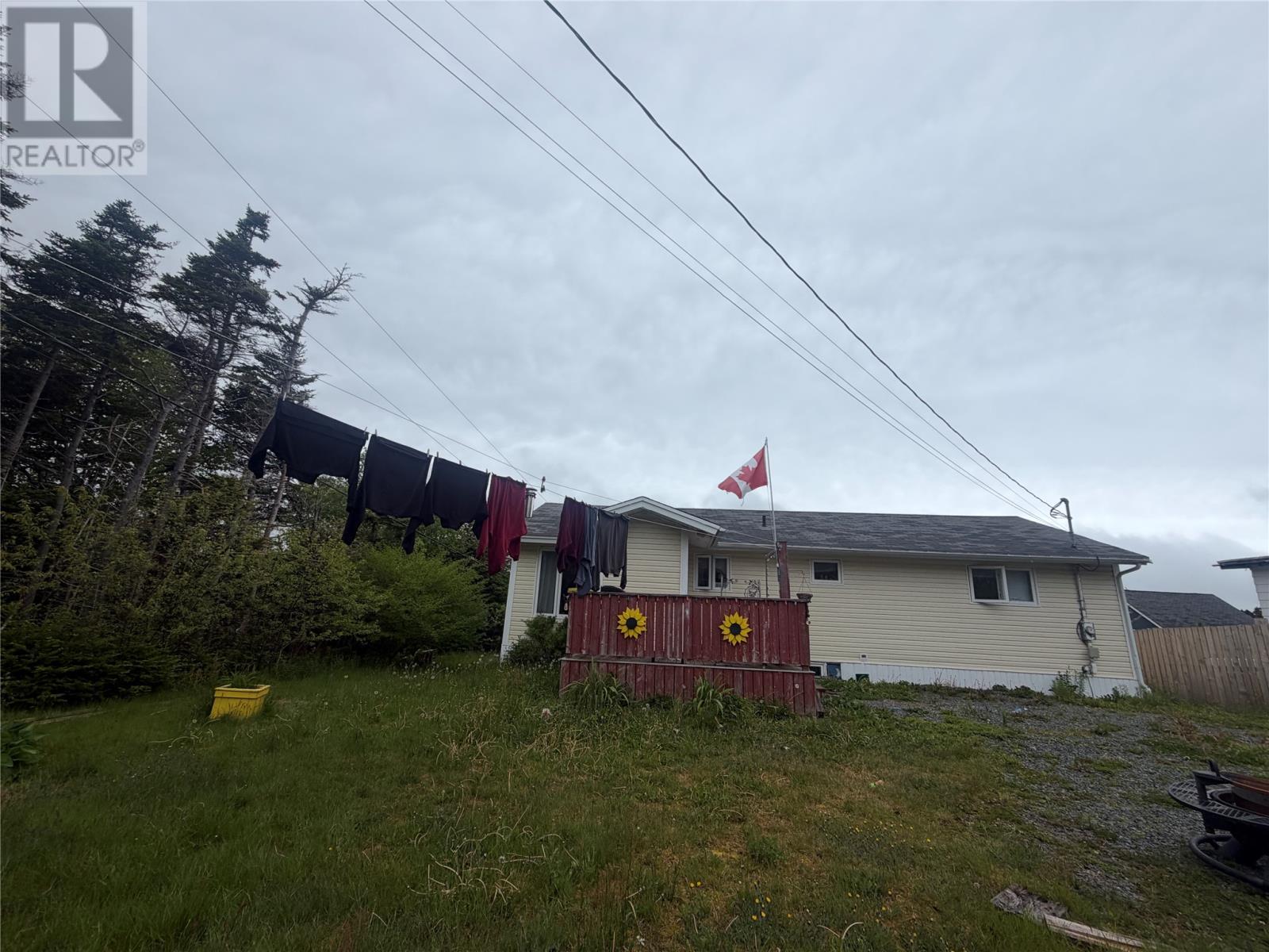 231-233 Creston Boulevard, Creston, NL - Outdoor