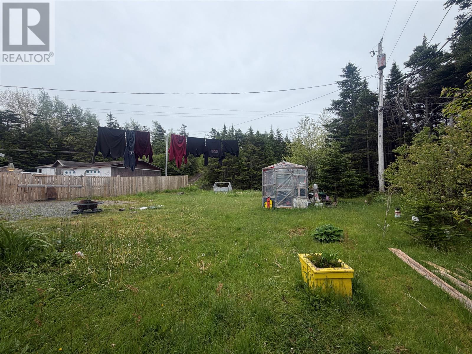 231-233 Creston Boulevard, Creston, NL - Outdoor