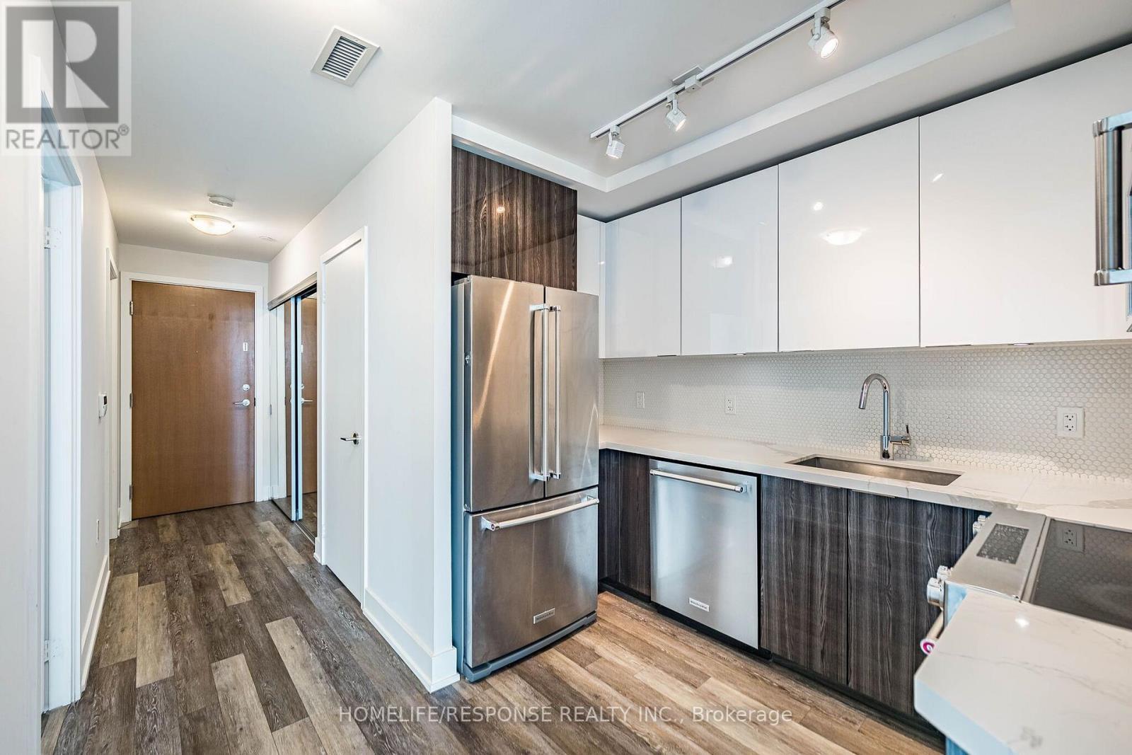 1008 - 20 Shore Breeze Drive, Toronto, ON