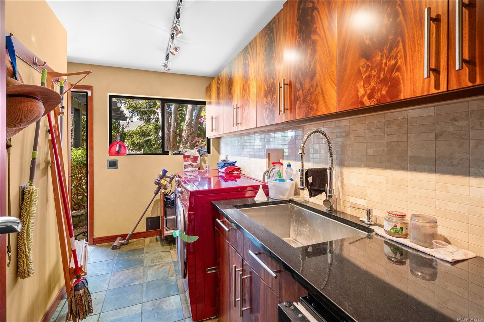 314 Bessborough Ave, View Royal, BC