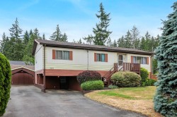 2496 Crystal Dr Courtenay, BC V9N 9J9