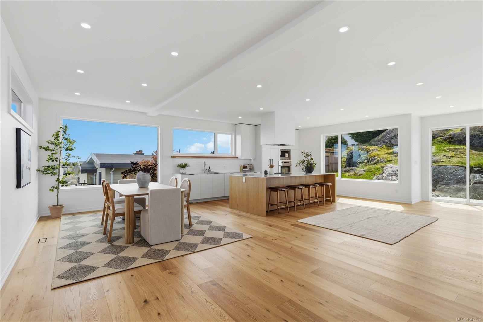 3700 Kootenay Pl, Saanich, BC