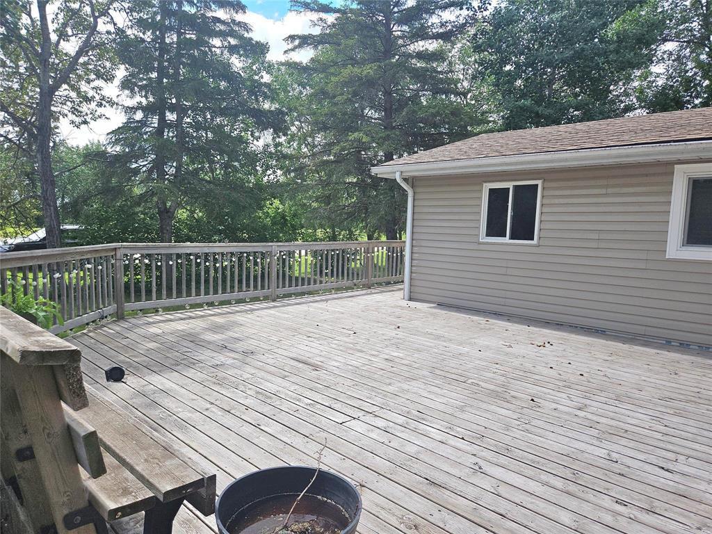Large Deck - 15 Moonlight Bay, Gimli, MB