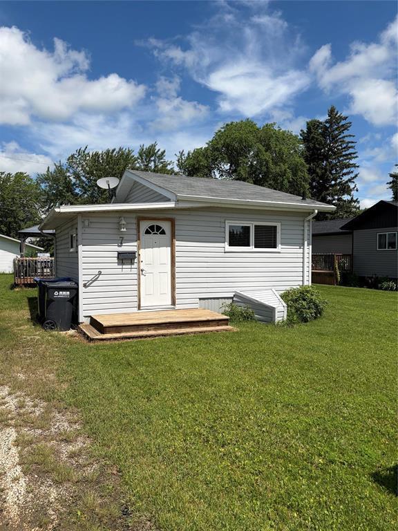 7 Maple Avenue, Carman, MB