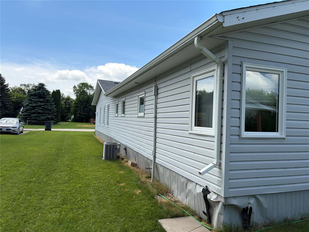 7 Maple Avenue, Carman, MB