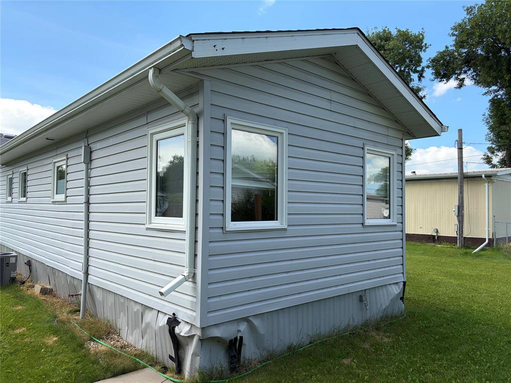 7 Maple Avenue, Carman, MB