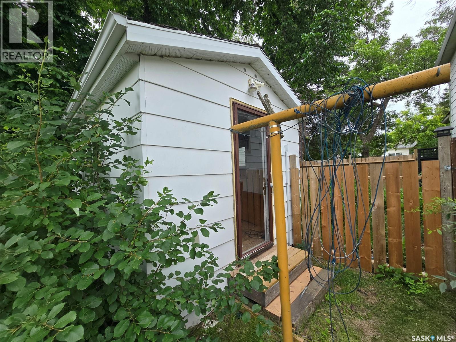 313 3Rd Avenue S, Weyburn, SK