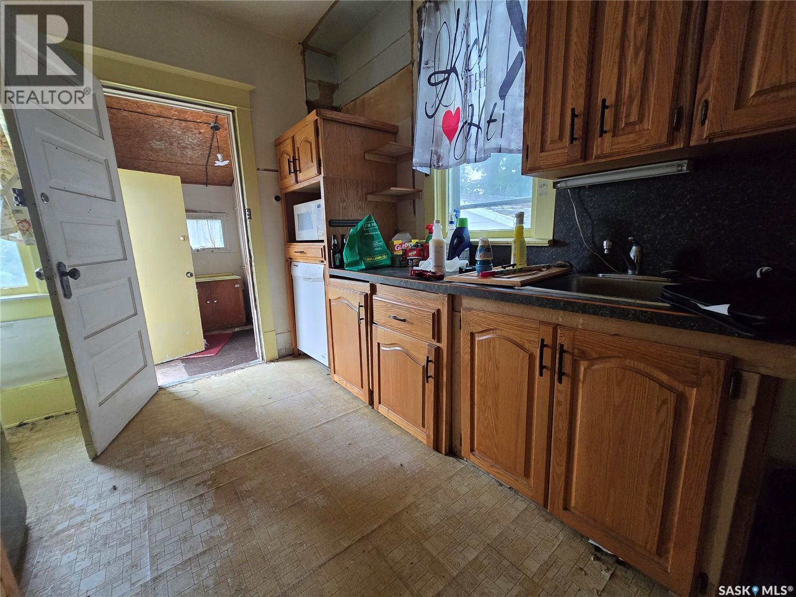 313 3Rd Avenue S, Weyburn, SK