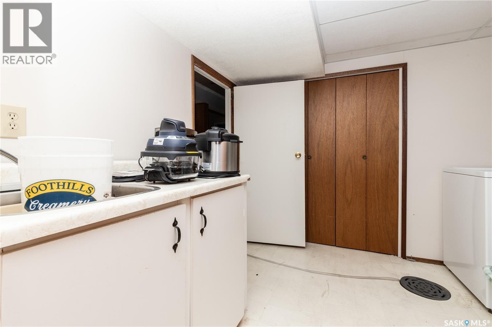 102 Wakaw Crescent, Saskatoon, SK