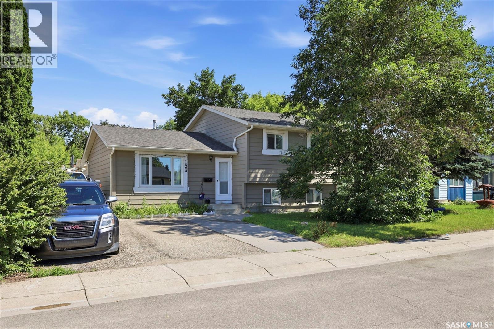 123 Kirkpatrick Crescent, Saskatoon, SK