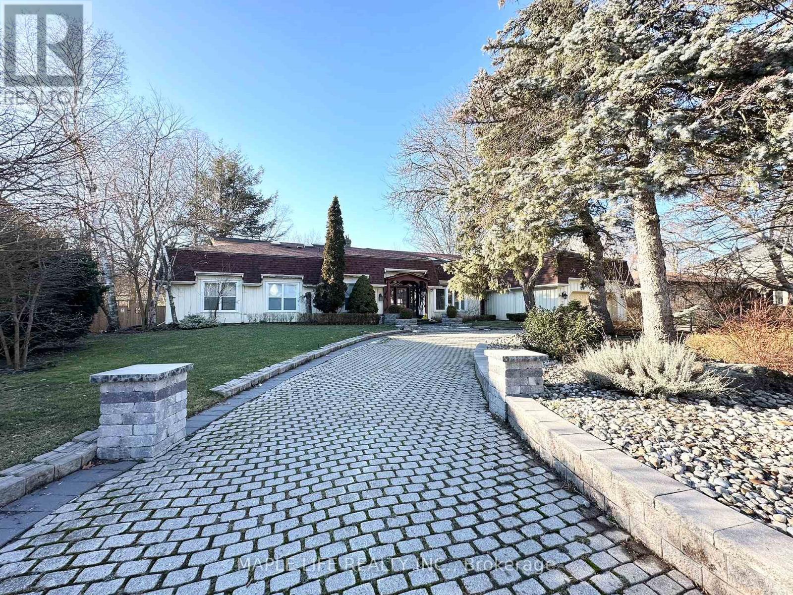 16 Brian Cliff Drive, Toronto, ON