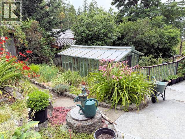 9573 Larson Road, Powell River, BC - Outdoor