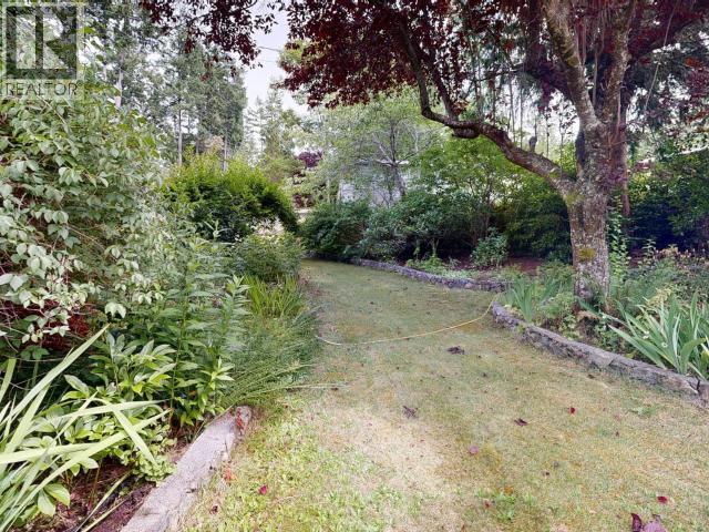 9573 Larson Road, Powell River, BC - Outdoor