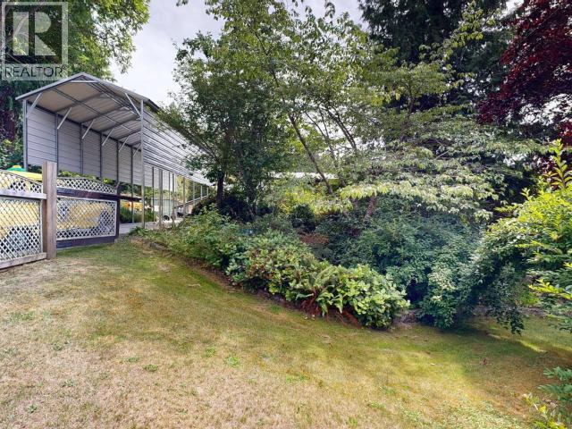 9573 Larson Road, Powell River, BC - Outdoor