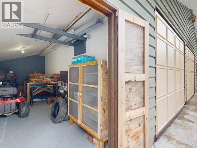 9573 Larson Road, Powell River, BC - Indoor
